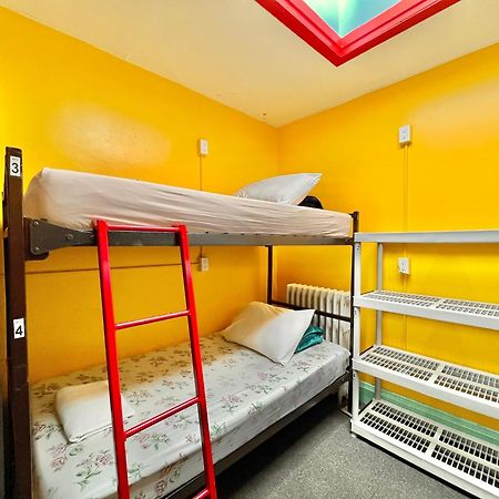 The Only Backpacker'S Inn (Adults Only) Торонто Экстерьер фото