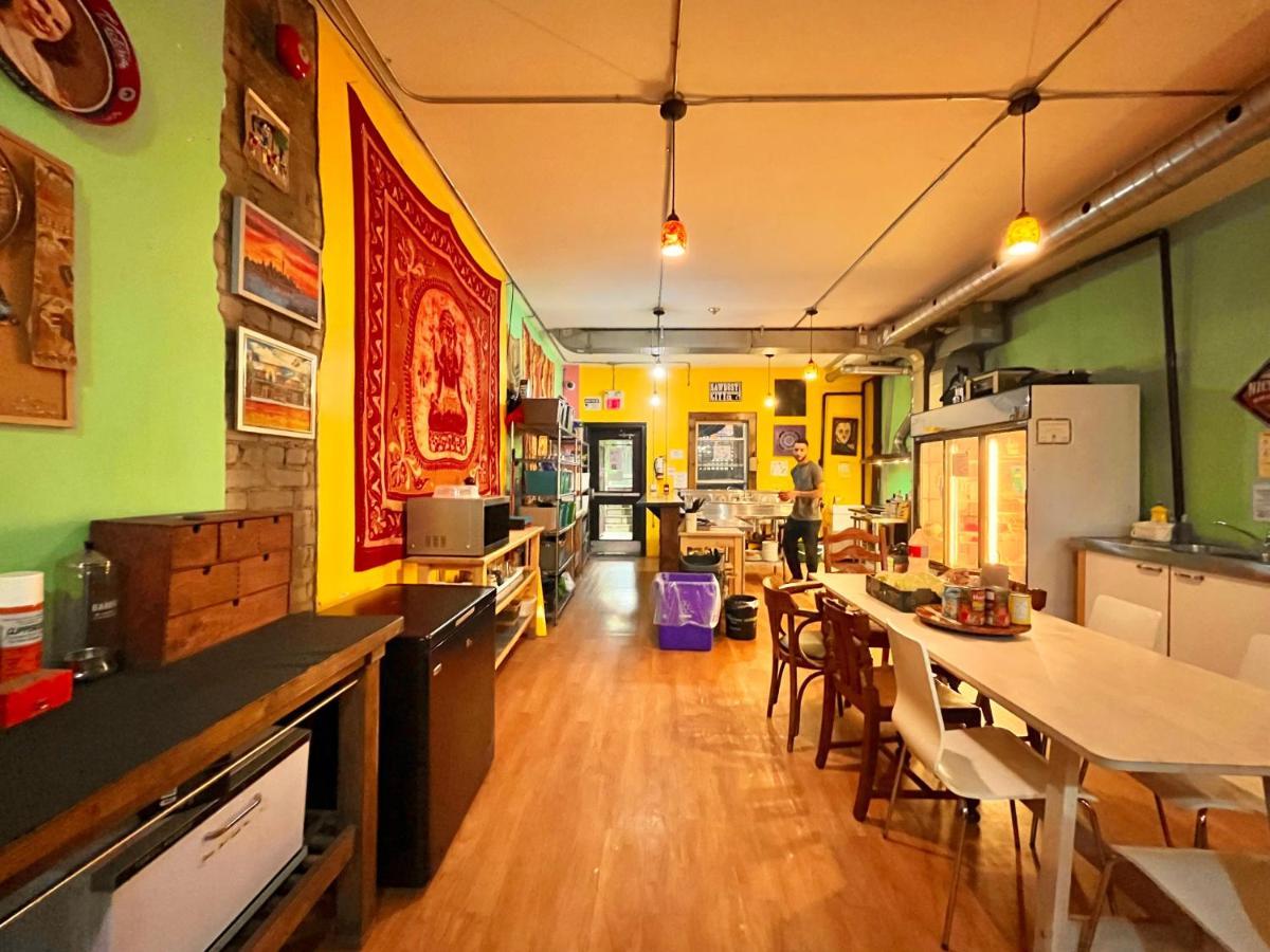 The Only Backpacker'S Inn (Adults Only) Торонто Экстерьер фото