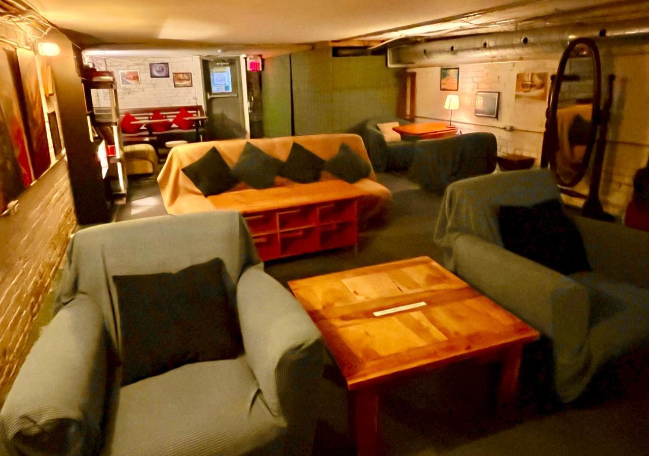 The Only Backpacker'S Inn (Adults Only) Торонто Экстерьер фото