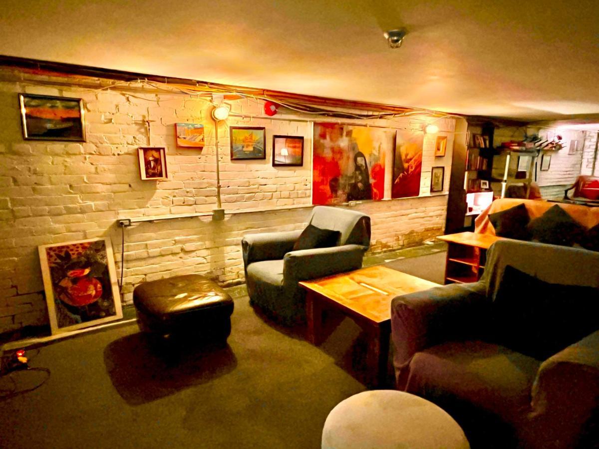 The Only Backpacker'S Inn (Adults Only) Торонто Экстерьер фото