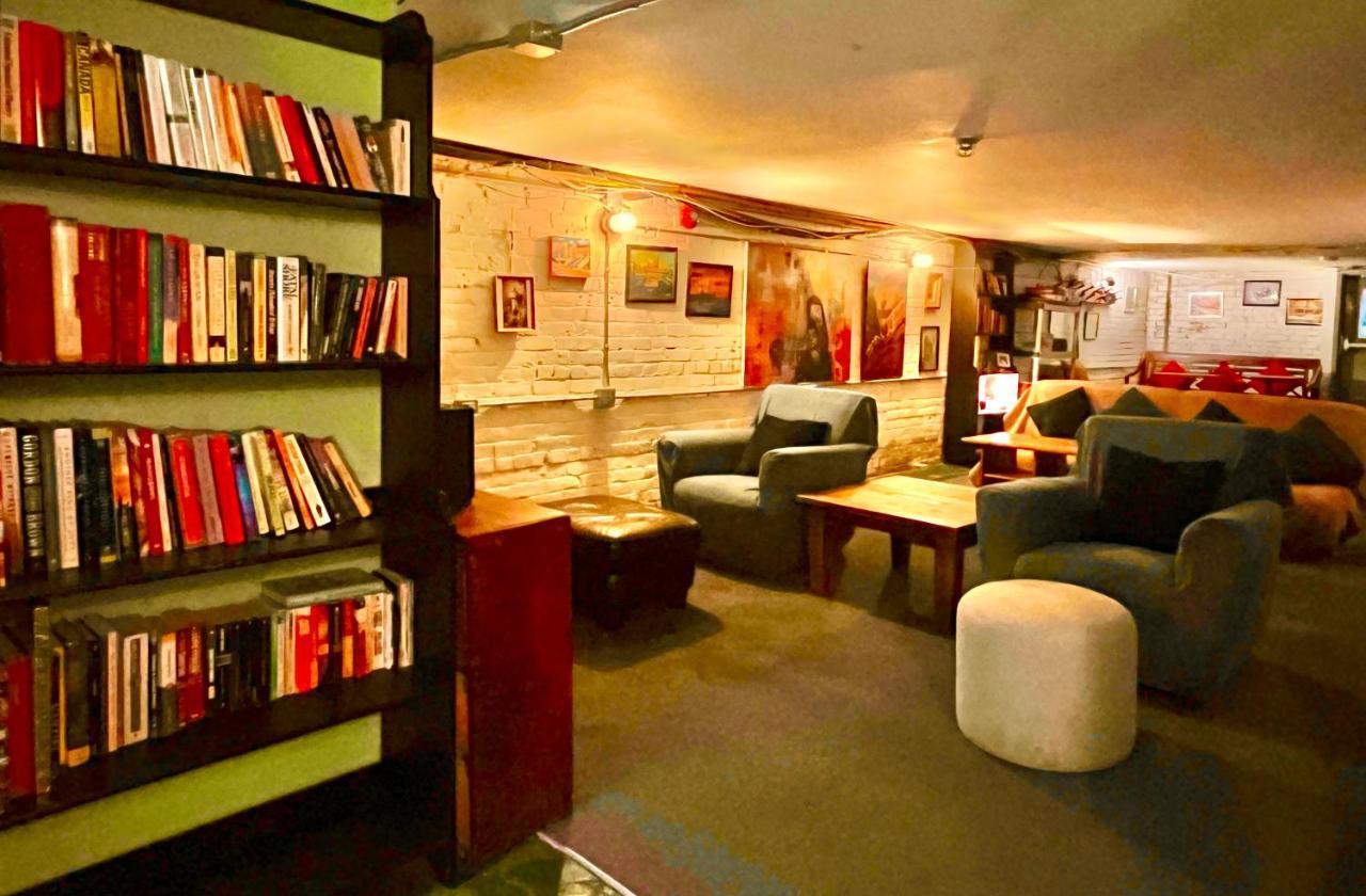 The Only Backpacker'S Inn (Adults Only) Торонто Экстерьер фото