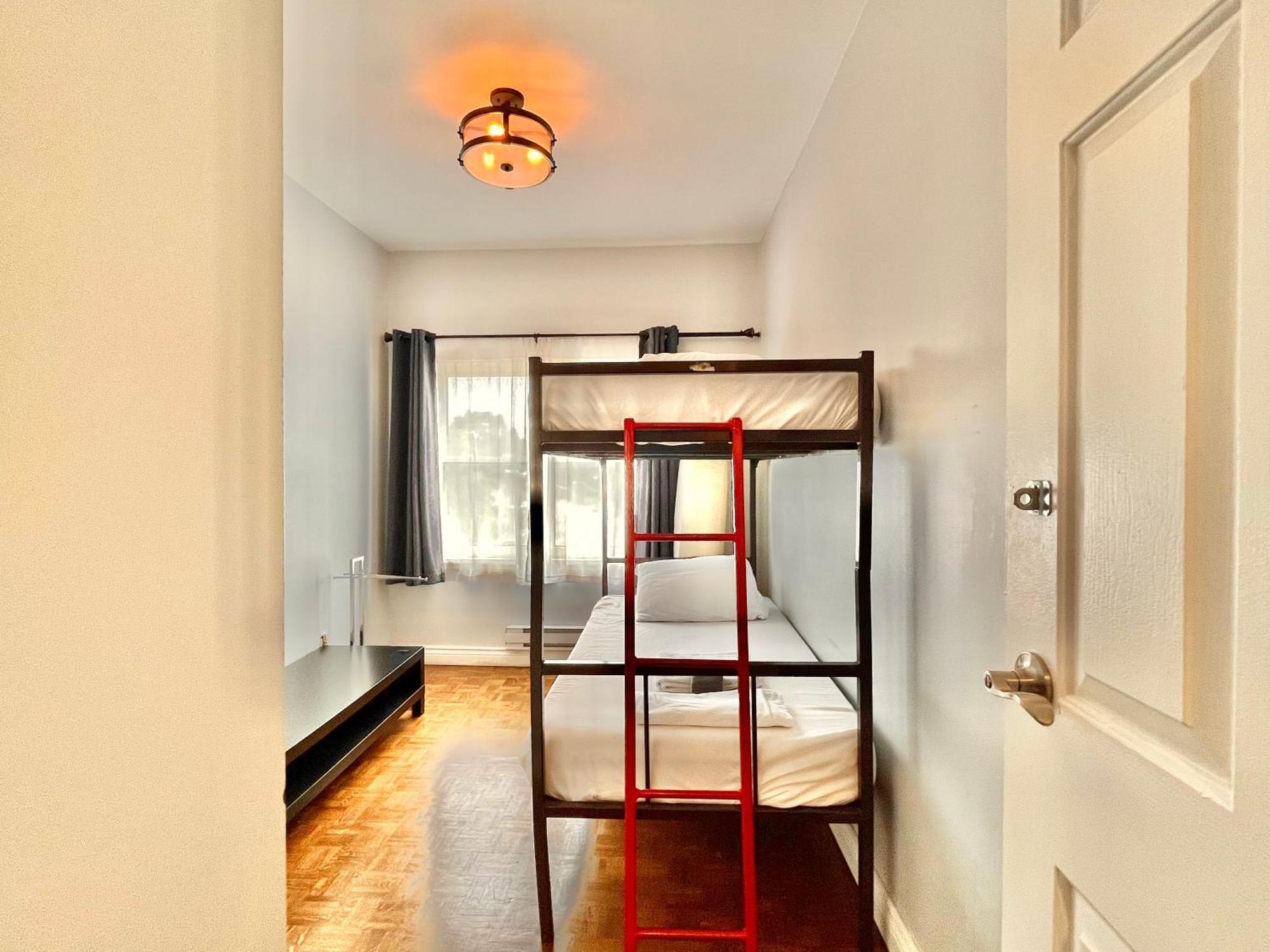The Only Backpacker'S Inn (Adults Only) Торонто Экстерьер фото
