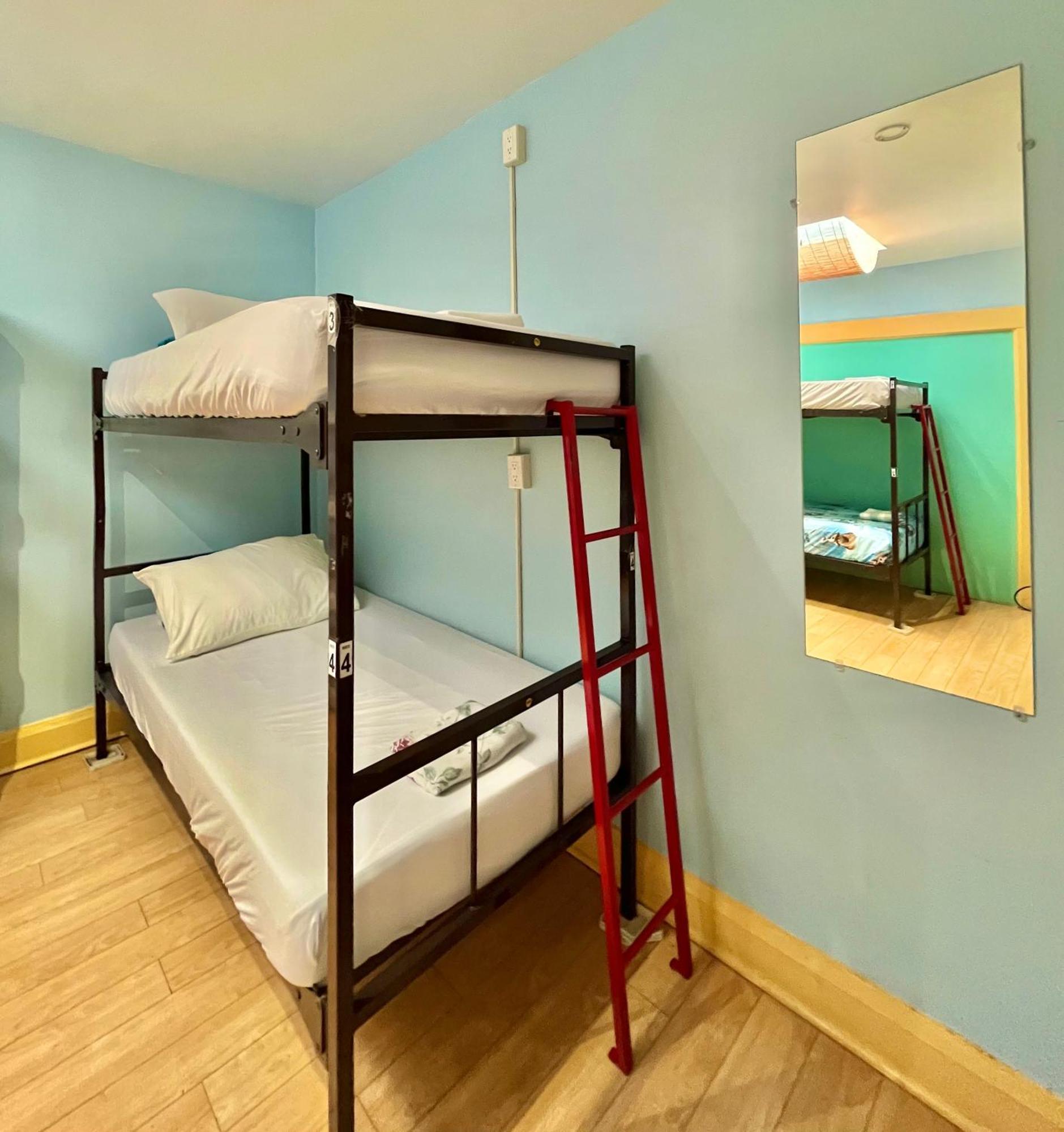 The Only Backpacker'S Inn (Adults Only) Торонто Экстерьер фото