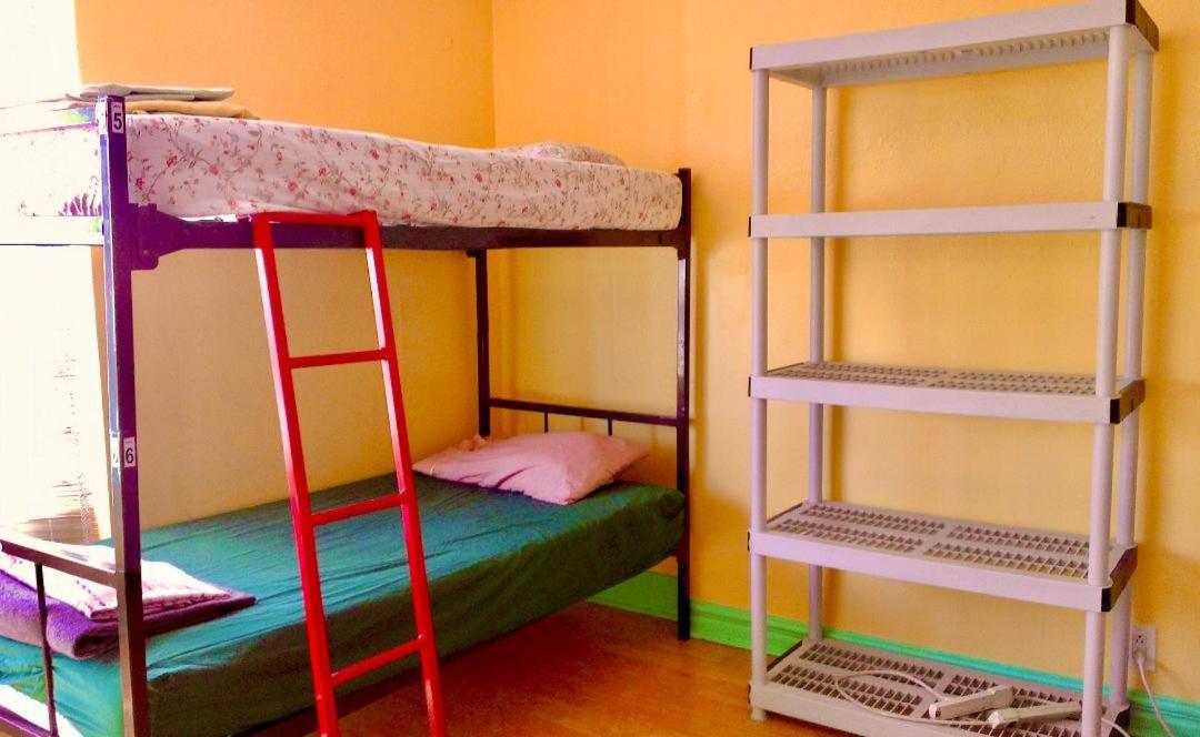 The Only Backpacker'S Inn (Adults Only) Торонто Экстерьер фото