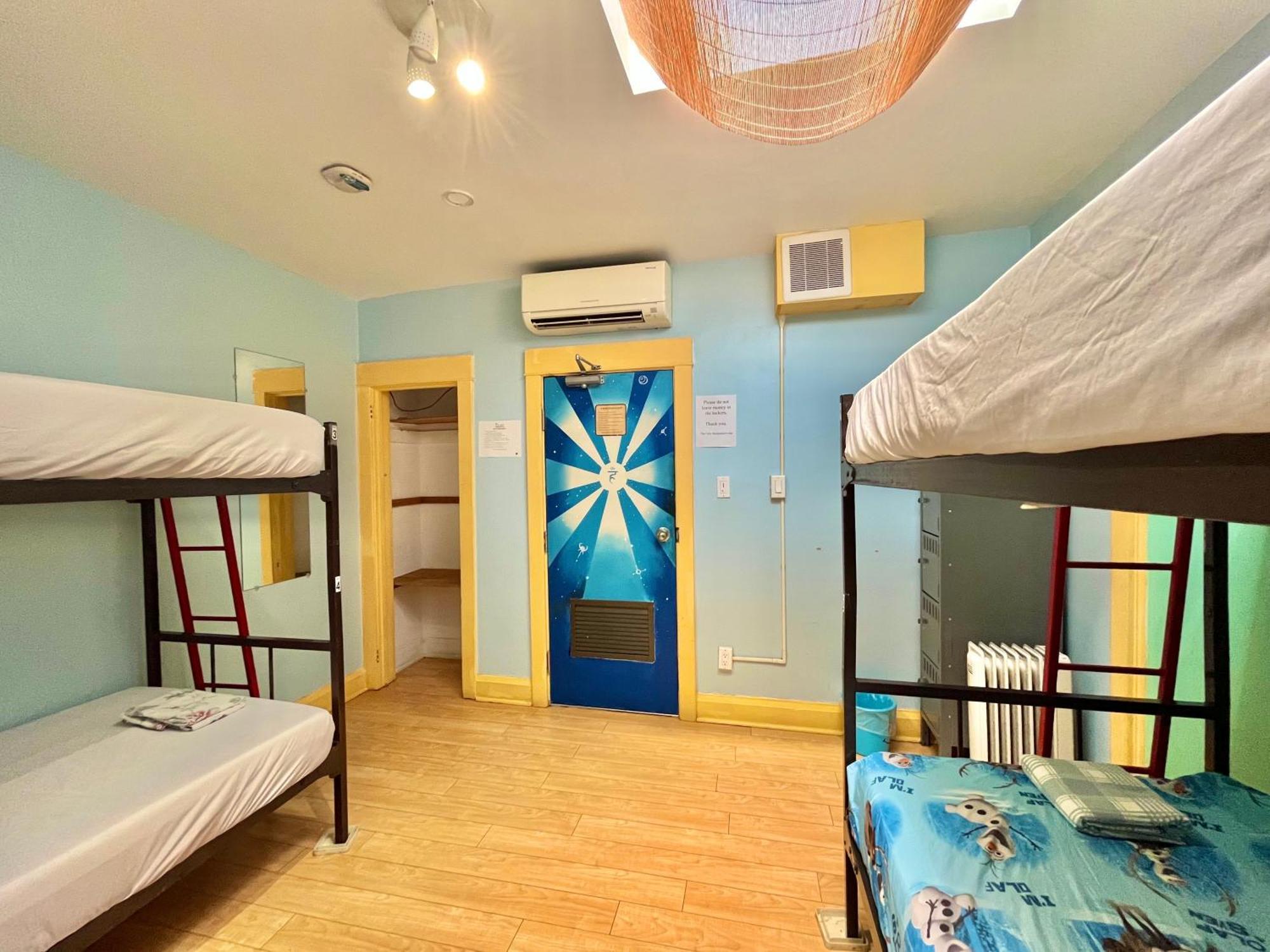 The Only Backpacker'S Inn (Adults Only) Торонто Экстерьер фото