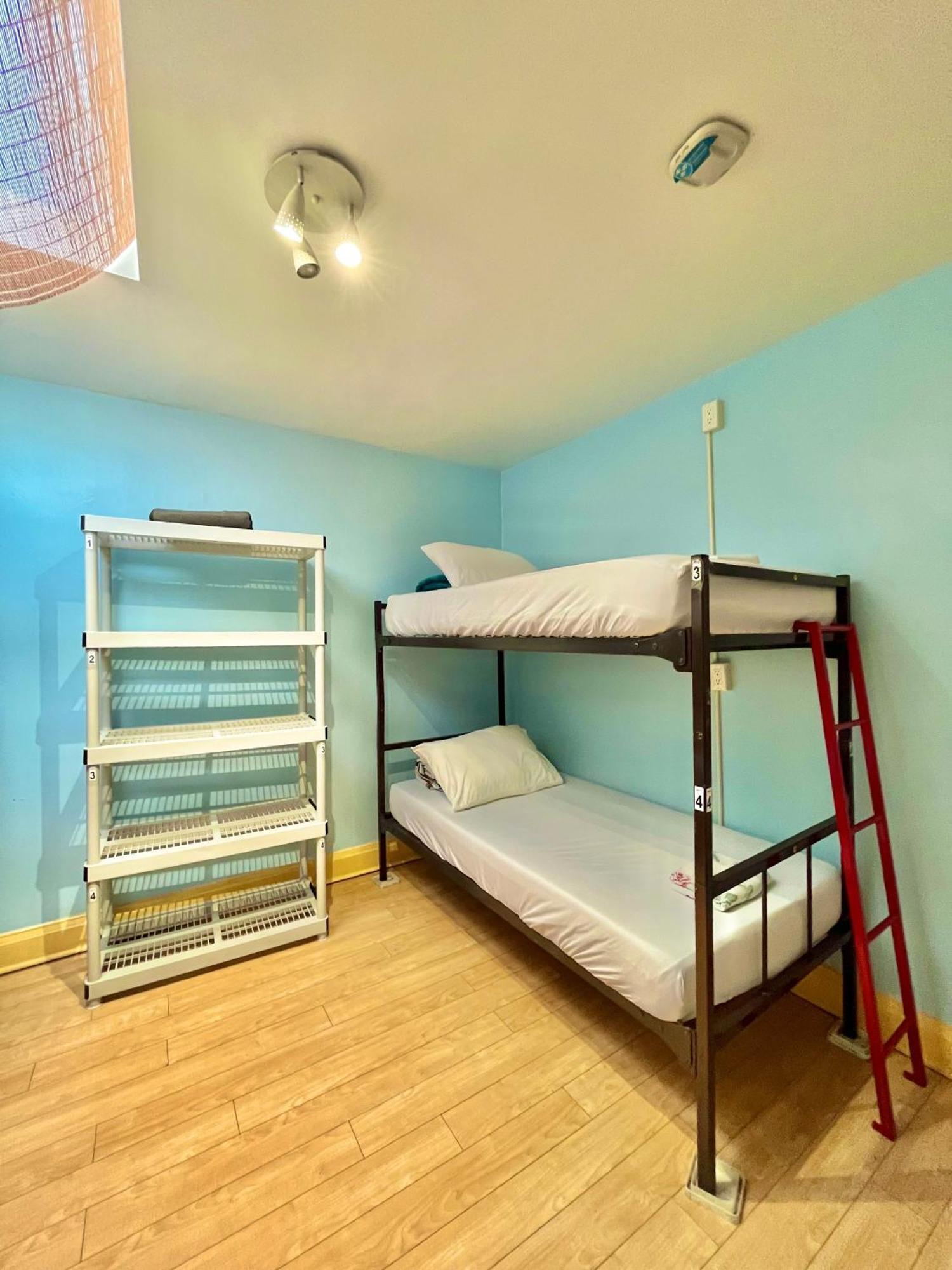 The Only Backpacker'S Inn (Adults Only) Торонто Экстерьер фото