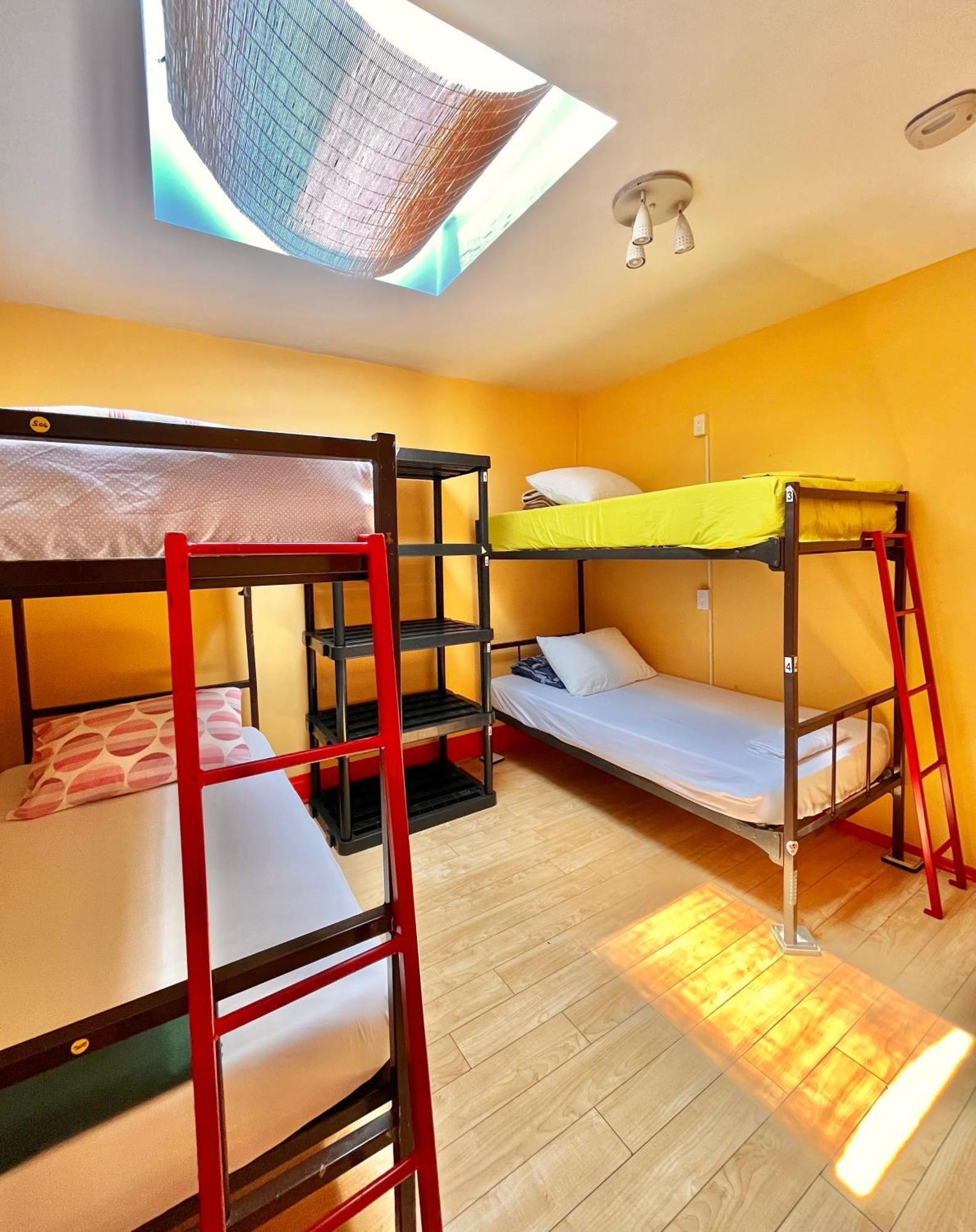The Only Backpacker'S Inn (Adults Only) Торонто Экстерьер фото