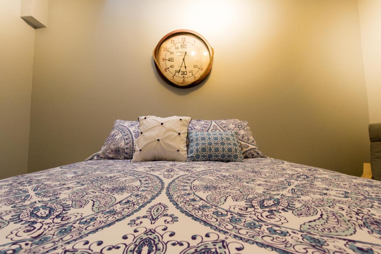 The Only Backpacker'S Inn (Adults Only) Торонто Экстерьер фото