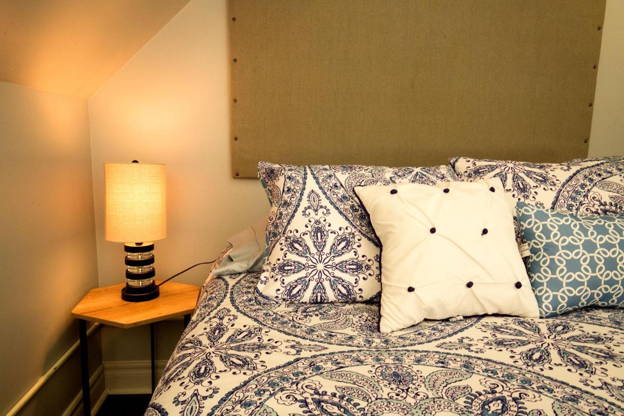 The Only Backpacker'S Inn (Adults Only) Торонто Экстерьер фото